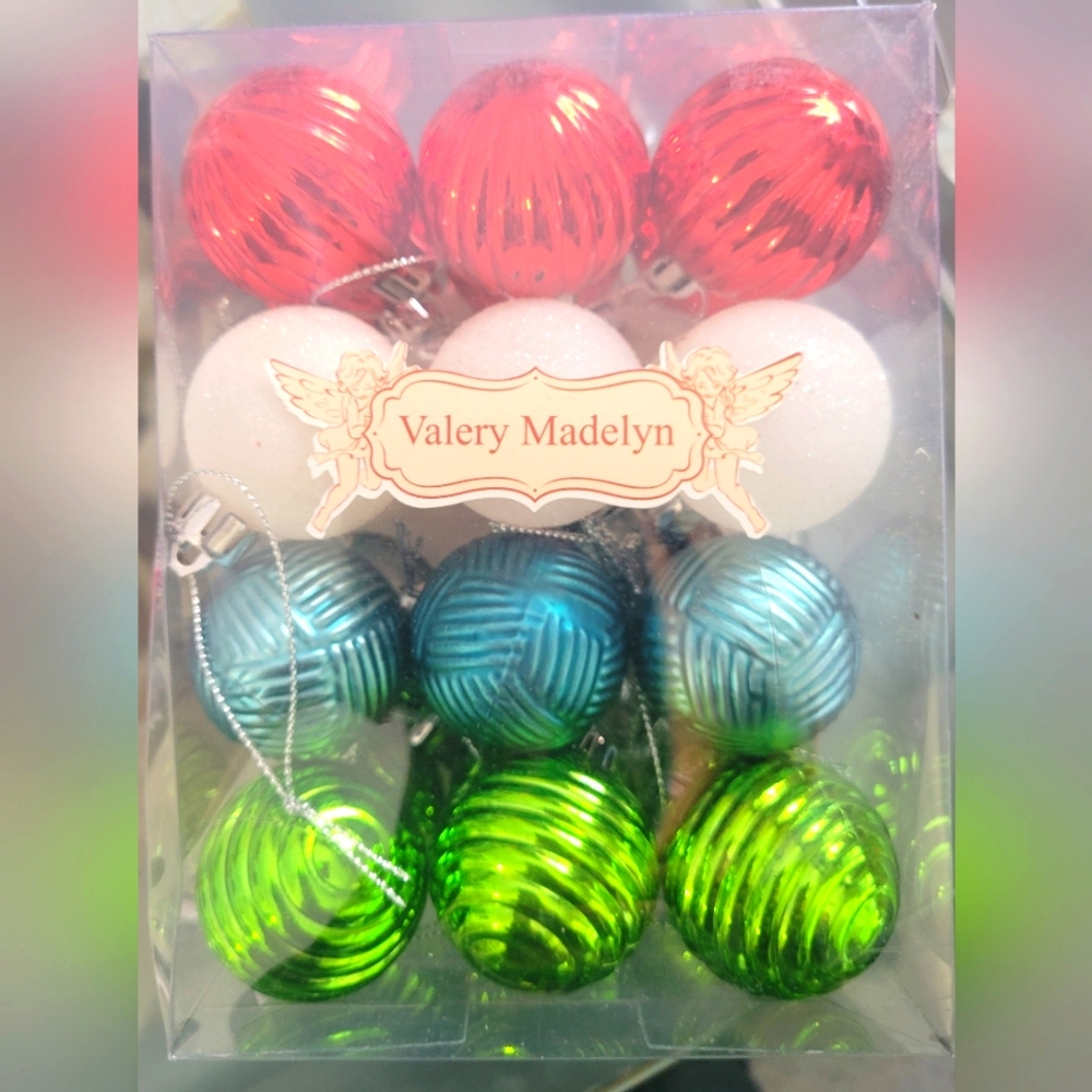 NWOT Valery Madelyn 1.6 Small Tree Ornaments